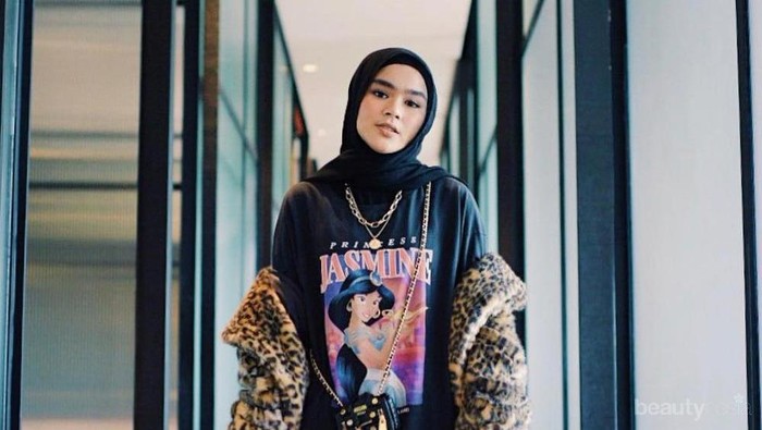 Model Hijab Terbaru dari Para Artis Ini Trendi Banget! Intip Yuk, Penampilan Stylish Mereka di Sini
