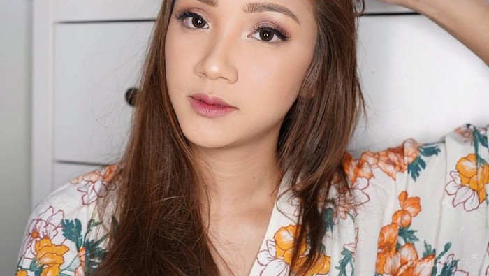 Biar Gak Bikin Keki, Ini 4 Warna Softlens X2 yang Pas dengan Kulit Kamu