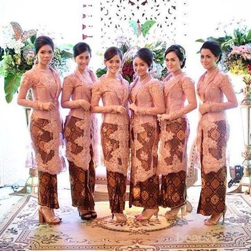Padu Padan Kebaya dengan Model Rok Batik Panjang Ini Pas Banget buat ke Pesta! Kamu Mesti Coba!