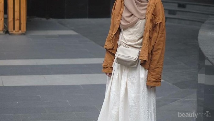 7 Inspirasi Padu Padan Hijab Coklat untuk Acara Hangout Sore Weekend Ini
