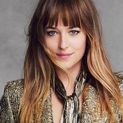Model Rambut Panjang dari Artis Hollywood Ini Oke Banget, Ladies! Kamu Bisa Tiru untuk Tampilan Sehari-hari!