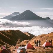 10 Destinasi Wisata Indonesia Ini Punya Panorama Indah dan Menakjubkan! Kamu Harus Berkunjung ke Sini, Ladies!