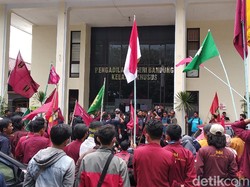 Tolak Eksekusi Panti Asuhan Muhammadiyah, Mahasiswa Demo di PN Bandung