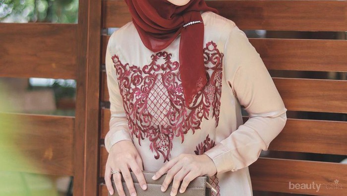 Ladies, Biar Enggak Salah Ini Padupadan Hijab Warna Merah untuk Kondangan