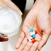 [FORUM] Kenapa kalo abis minum obat gak boleh minum susu ya?