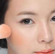 Sedang Tren! Begini Cara Memakai Blush On di Bawah Mata dengan Sempurna!