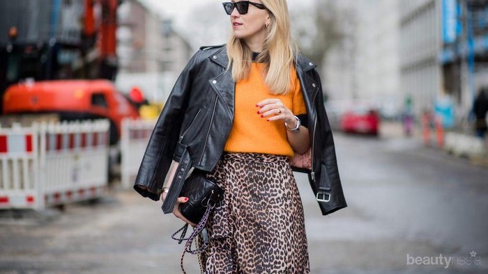 8 Model Atasan Wanita untuk Tampil Stylish di Kantor