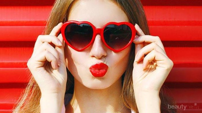 Enggak Bakal Mati Gaya, 4 Warna Lipstik Ini Wajib Banget Ada di Pouch Kamu!