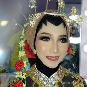 Inspirasi Make Up Pengantin Adat Jawa untuk Hijabers, Tetap Bisa Pakai Paes!
