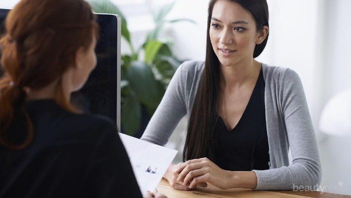 Mau Wawancara Kamu Berjalan Sukses? Yuk, Ikuti Tips Interview Bahasa Inggris Ini, Ladies!