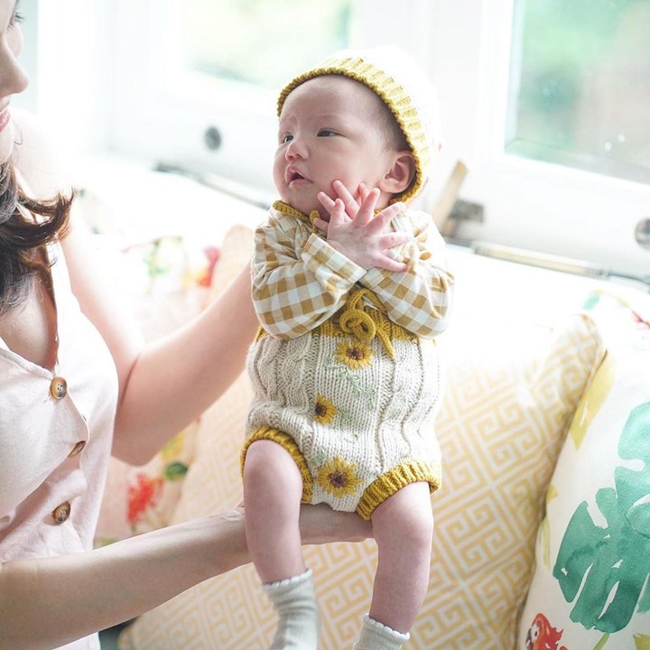 Pada 12 Maret lalu, usia baby Claire genap satu bulan, Bunda. Shandy pun berjanji akan selalu mendampingi putrinya, dengan segenap hati dan kemampuan yang dimiliki. (Foto: Instagram @claireherbowolittlejoy)