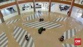 FOTO: Pusat Perbelanjaan Bekasi Sepi 'Terserang' Corona Imbauan bekerja di rumah untuk mencegah penyebaran virus corona membuat pusat perbelanjaan di Bekasi sepi.