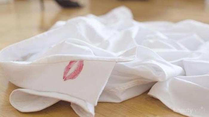 [FORUM] Ngilangin noda lipstick di baju gimana ya gengs?