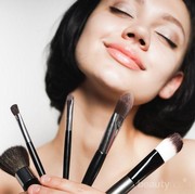 Girls, Ini Loh 5 Jenis Kuas Makeup yang Wajib Dibawa Saat Travelling