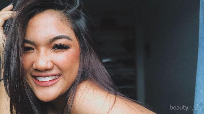 [FORUM] Aksi Marion Jola lepas jaket di depan SMA dikritik!z