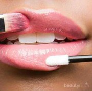 [FORUM] Lebih suka pake liptint atau lipstick girls?