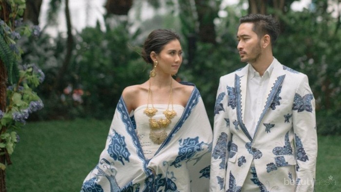 Ini 5 Alasan Kenapa Anak Millenial Wajib Pakai Batik Mega Mendung