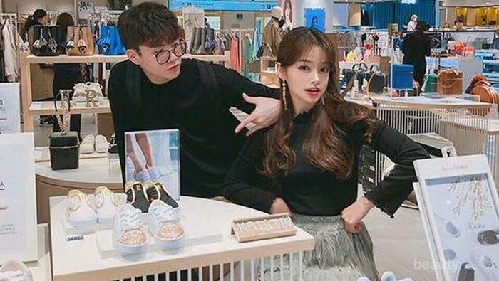 Bukan Berarti Belum Move On, Ini 5 Penyebab Pacar Kamu Suka Ngomongin Mantan