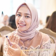 Rekomendasi Varian Lipstik Wardah yang Cocok untuk Kulit Gelap, Bikin Percaya Diri!