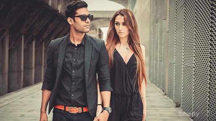 Kenapa Harus Malu Pakai Baju Couple ? Simak Gaya Keren Baju Couple Ini yuk!