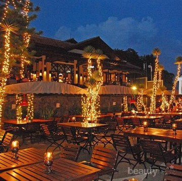 Restoran Bandung Ini Memiliki Pemandangan Malam Super Indah! Kamu Harus Mampir, Nih