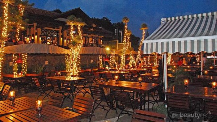Restoran Bandung Ini Memiliki Pemandangan Malam Super Indah! Kamu Harus Mampir, Nih