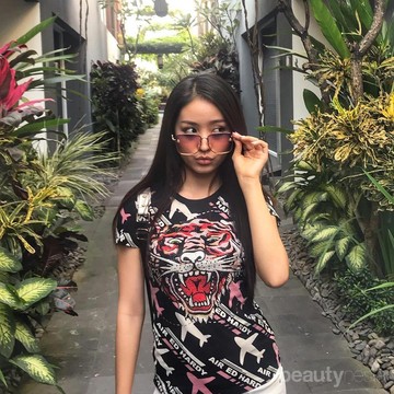 Tampil Cantik Saat Imlek, Begini Ide Busana ala Natasha Wilona