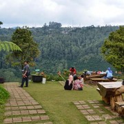 5 Rekomendasi Restoran di Kawasan Lembang Favorit yang Murah Meriah, Liburan Wajib ke Sini!