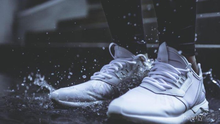 Musim Hujan Sepatu Rawan Bau, Coba Tips Berikut untuk Rawat Sepatumu!