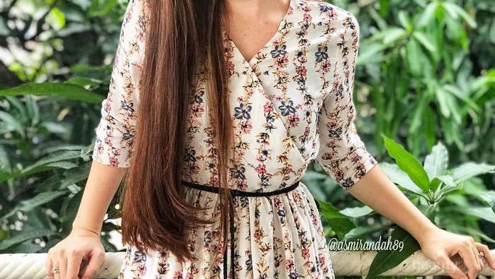 Penampilan si Manis Asmirandah yang Simpel dan Chic, Inspirasi Kamu yang Girly Penampilan si Manis Asmirandah yang Simpel dan Chic, Inspirasi Kamu yang Girly