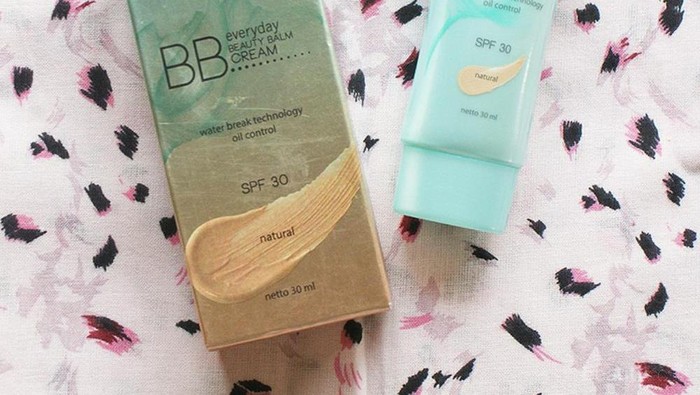 Ini Keunggulan BB Cream Wardah Natural yang Perlu Kamu Tahu, Ladies! Kamu Wajib Punya Produk Ini!