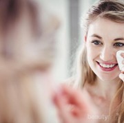 Perhatikan Ladies! Cara Membersihkan Wajah Kamu dengan Benar untuk Kulit Berjerawat