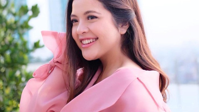 Enggak Perlu Bleaching, Coba Cara Pemutih Gigi Alami yang Bisa Kamu Lakukan di Rumah