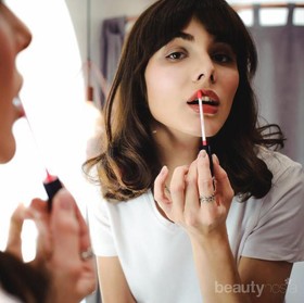 Ternyata Warna Lipstik Mempengaruhi Bentuk Bibir, Cari Tahu yang Cocok Yuk!