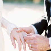 Simple namun Cantik, Ini Dia Sederet Desain Cincin Tunangan Terbaik untuk Momen Lamaranmu!