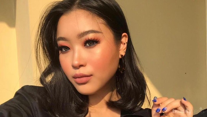 Sering Diabaikan, Ternyata Memakai Primer Sebelum Makeup Penting Ladies! Bikin Makeup Tahan Seharian!