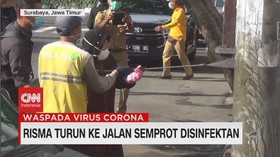 VIDEO: Risma Turun ke Jalan Semprot Disinfektan