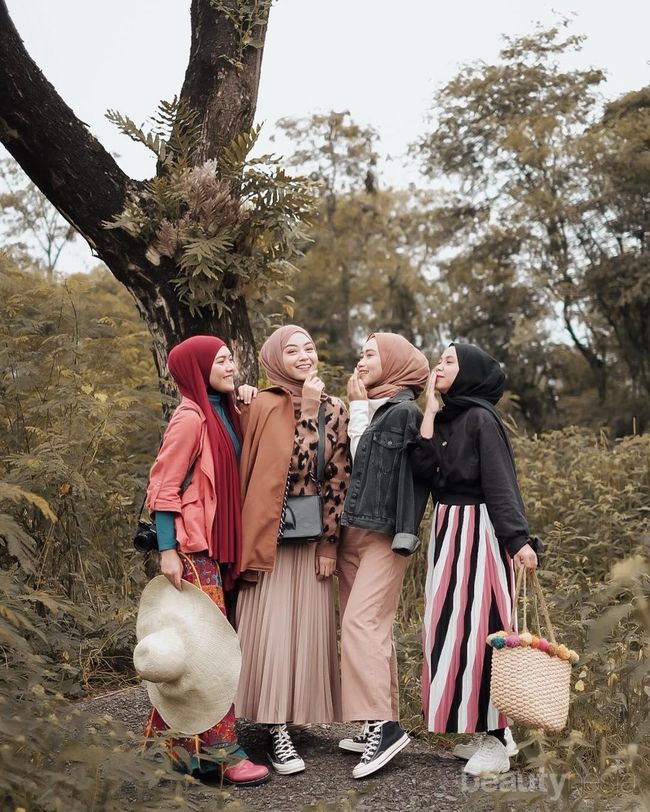 Cocok Banget Buat #OOTD dan Hang Out! Cek Yuk Sederet Model Baju Muslim