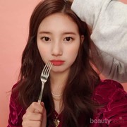 Tampil Cantik Natural ala Artis Korea dengan Makeup Coral, Warna Hits 2019