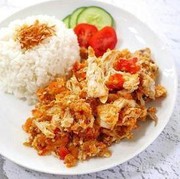 Lapar? Cobain Deh 5 Ayam Geprek Paling Terkenal Ini!