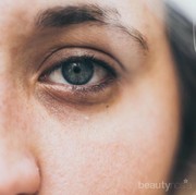 Punya Mata Panda? Intip Tips Menutupinya Hanya dengan Makeup!
