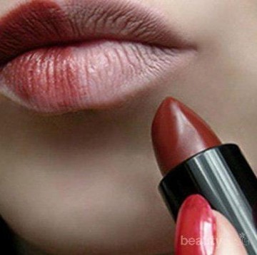 img-title Bibir Hitam Bikin Gak Pede? Tutupi dengan Warna Lipstik Ini!