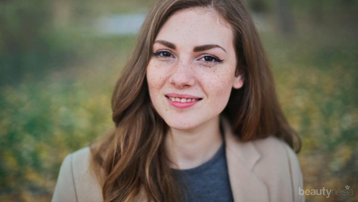 Biar Gak Terlihat Kusam, Begini Cara Bikin Fake Freckles yang Benar