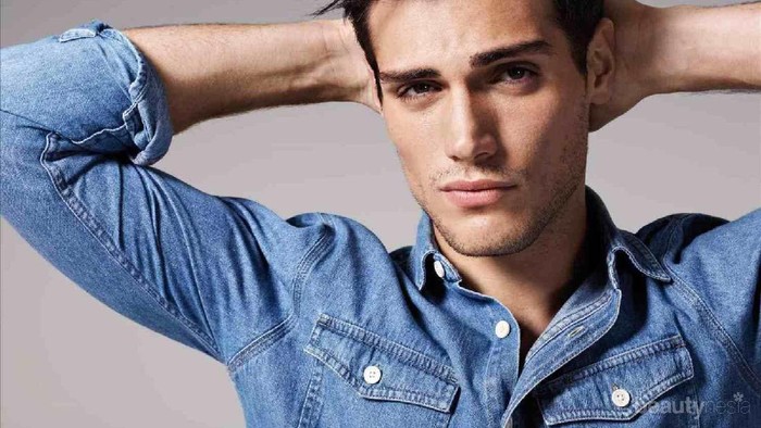 [FORUM] Kenapa cowok keliatan lebih oke kalo pake baju terus lengannya digulung ya....