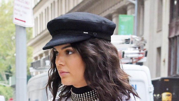 Bad Hair Day? Jangan Khawatir, 5 Style Artis dengan Topi Ini Siap Menyelamatkan Harimu!