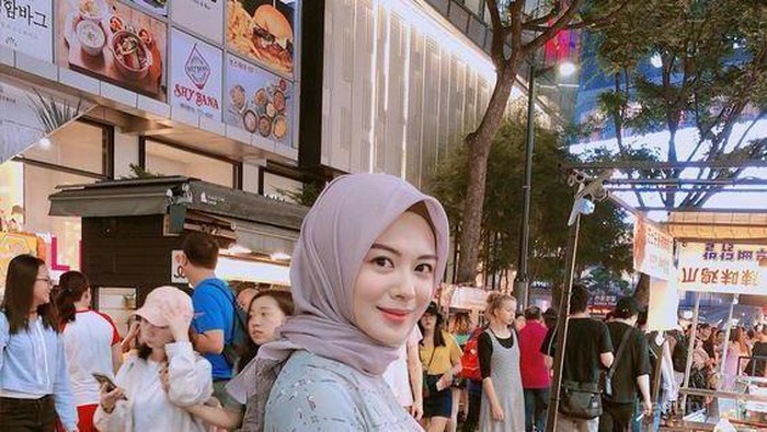 Setelah Jadi Mualaf, Begini Gaya Fashion Ayana Moon Selebgram Asal Korea Selatan