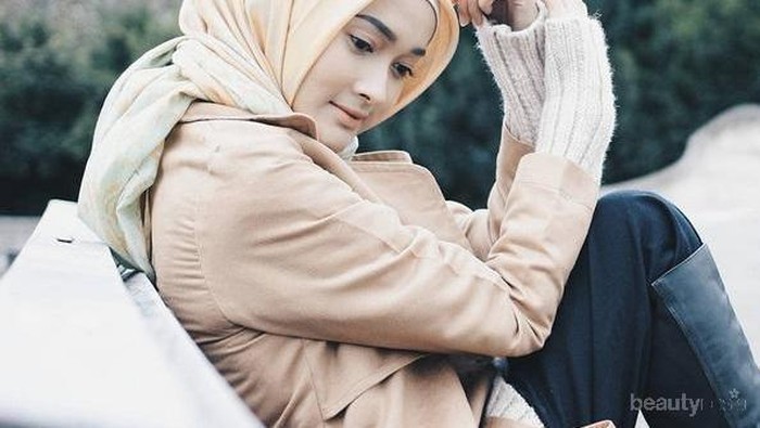Ini Lho Inspirasi Gaya Hijab Segiempat Bahan Sifon yang Pas Buat ke Kantor!