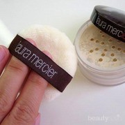 Translucent Powder Laura Mercier, Bedak Ringan yang Cocok untuk Kulit Berminyak