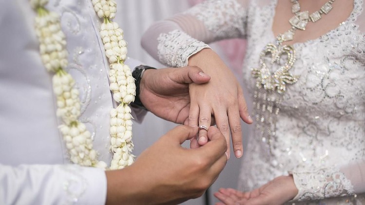Pasang Cincin on Javanese Wedding. Traditional Javanese Groom Puts a Ring On The Bride