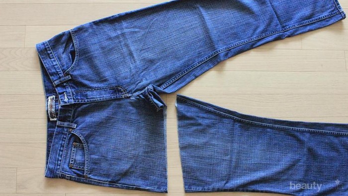 Yuk, Sulap Celana Jeans Lamamu Menjadi Hot Pants Lucu dengan Tips Ini